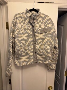 Women's Gray & White Patterned Fleece Jacket